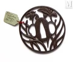 JAPON, Époque Edo, XVIIIe siècle, École de Echizen-Tsuba maru-gata en fer-img1