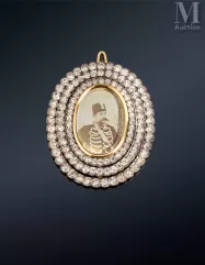 PERSE (Iran) Rare médaillon au portrait impérial “Timsal-i-Humayuni”, en vermeil (800 millièmes)--img1