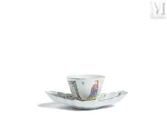 CHINE, XIXe siècle-Coupe et soucoupe en porcelaine-img1
