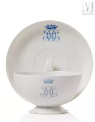 Service des Offices d’Henri d’Orléans, duc d’Aumale (1822-1897) Soucoupe en porcelaine--img1