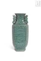 CHINE, travail moderne-Vase hexagonal en porcelaine-img1