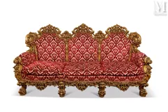 Canapé et deux bergères en bois doré, décor rocaille.--img1