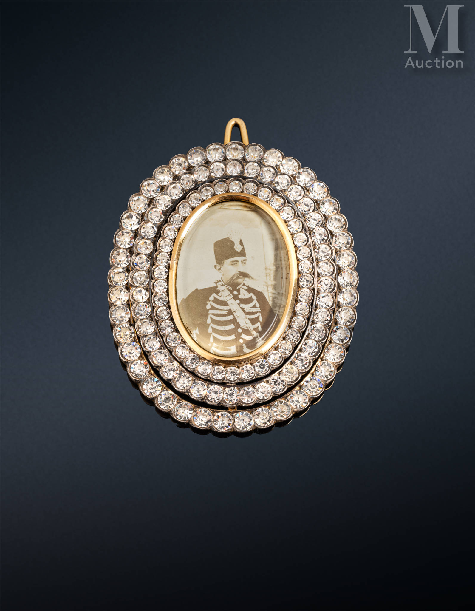 PERSE (Iran) Rare médaillon au portrait impérial