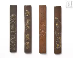 JAPON, Époque Edo, XIXe siècle-Ensemble de quatre manches de couteaux dits "kozuka"-img1
