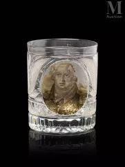 Gobelet en cristal finement taillé de palmes,--img1