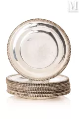 SÉRIE DE SIX ASSIETTES DE LA TABLE DU ROI LOUIS-PHILIPPE EN MÉTAL DOUBLÉ D'ARGENT PAR L’ORFÈVRE GANDAIS--img1