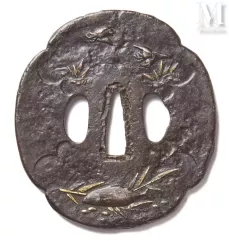 JAPON, Époque Edo, XVIIIe siècle-Tsuba mokko-gata en fer martelé-img1