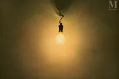 John BATHO (né en 1939)-Lampe au mur ocre, septembre 1978-img1