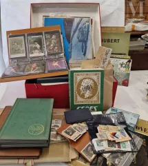 Lot de timbres,  vinyles, cartes postales--img1