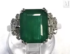 Bague en or blanc de style Art Déco  ornée d'une émeraude épaulée de diamants --img1