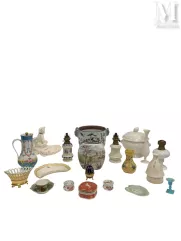 MANNETTE à thématique porcelaine et céramique comprenant:--img1