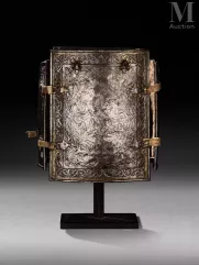 Char-a'ina - Cuirasse dite «aux quatre miroirs»-Inde, Deccan, Art moghol, fin du XVIIe - début du XVIIIe siècle-img1