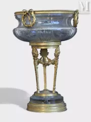 Importante coupe en cristal et métal doré de style Louis XVI. 2ème partie du 19ème siècle--img1