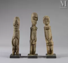 Ensemble de trois statues féminines et masculines--img1