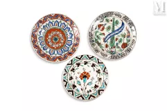 Manufacture Boch Keramis frères Belgique, Fondé en 1841-Trois assiettes dans le style d'Iznik du premier quart du XXe siècle-img1