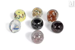 Ensemble de sept presses-papiers--img1