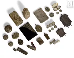 Fort lot d'objets de vitrine--img1