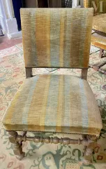 Suite de huit chaises de salle à manger--img1