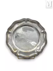 Plat rond en métal argenté;--img1