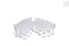 Partie de service de verre en cristal taillé comprenant :--img1